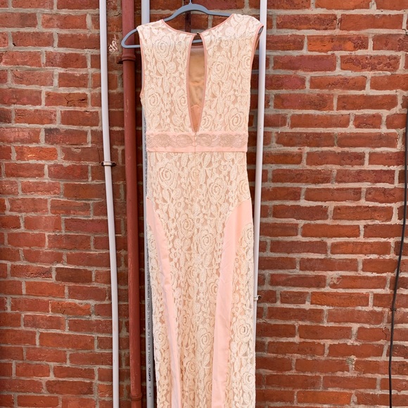 Vintage style lace gown - Picture 4 of 14